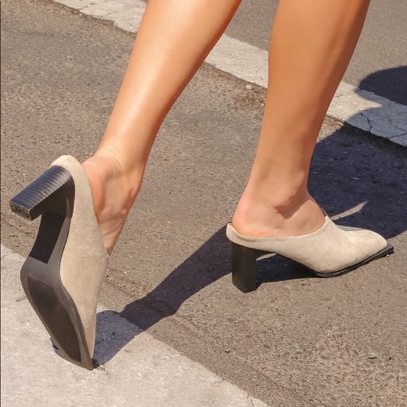 ✨NIB✨Lulu’s Ivory Suede Square Toe Mules - Picture 1 of 11